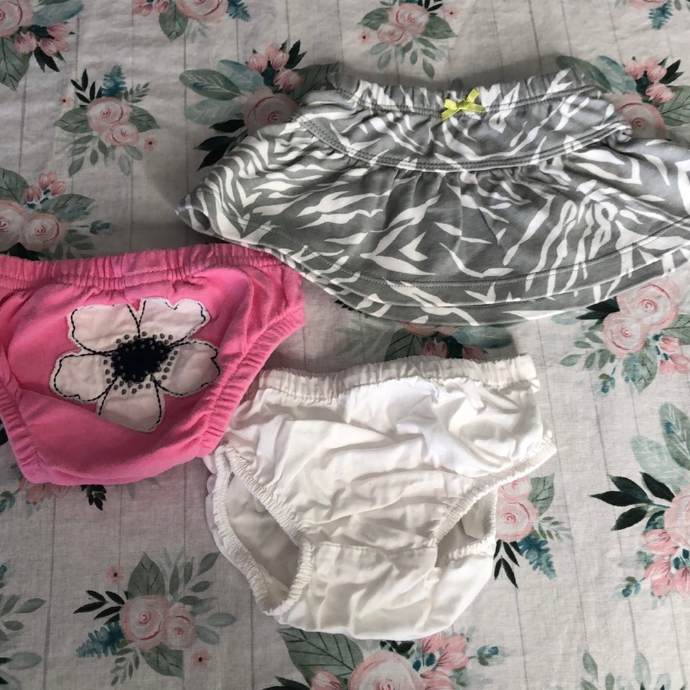 Baby girl bloomers & skirt